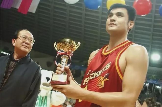 以绝对优势 以绝对优势