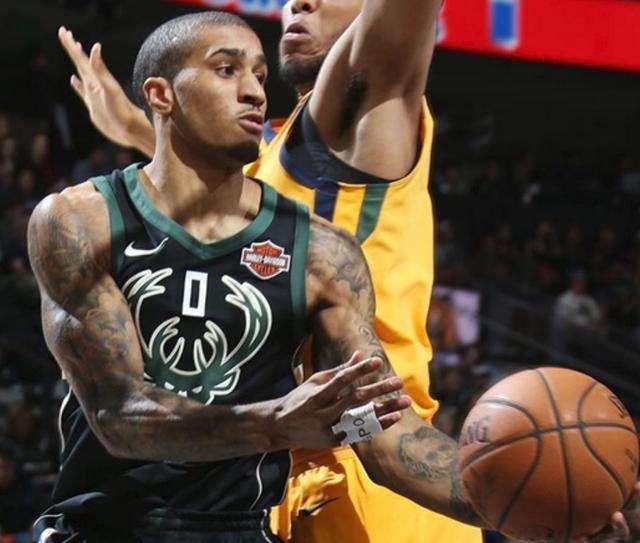 打伞同撑 打伞同撑